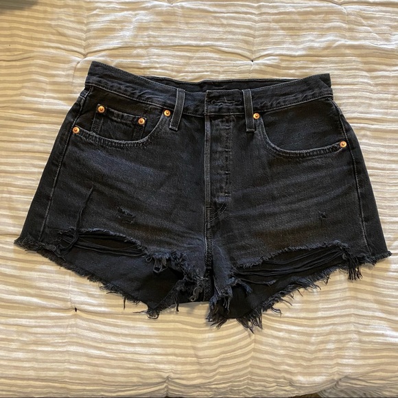 Black Levi 501 cutoffs - Picture 3 of 6